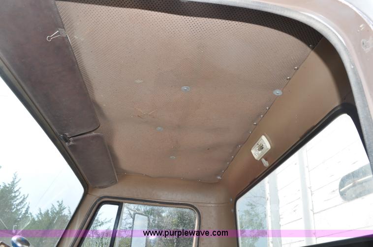 image for item G6148 1979 International 1854 dump truck