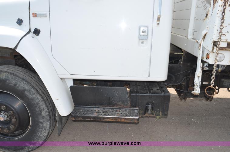 image for item G6148 1979 International 1854 dump truck