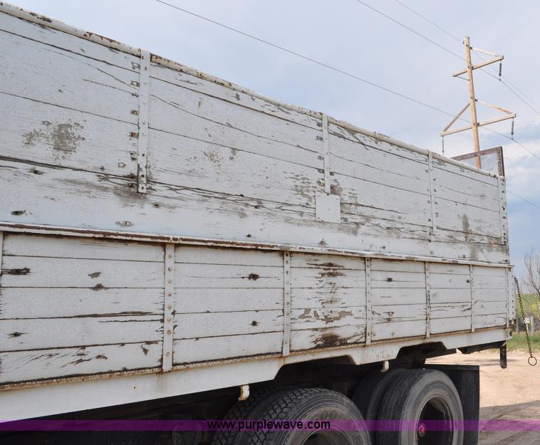 image for item G6148 1979 International 1854 dump truck