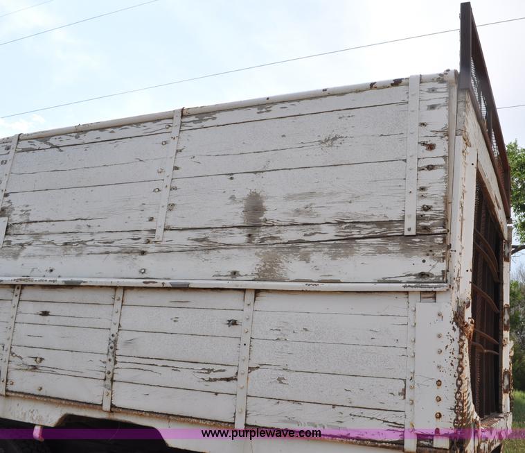 image for item G6148 1979 International 1854 dump truck