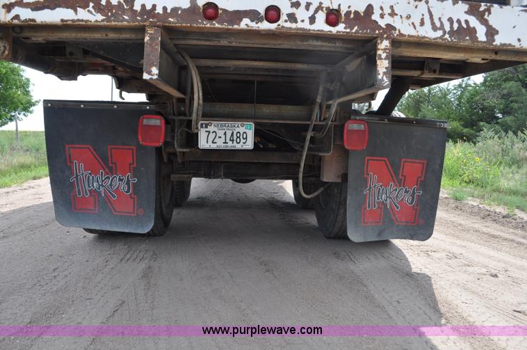 image for item G6148 1979 International 1854 dump truck