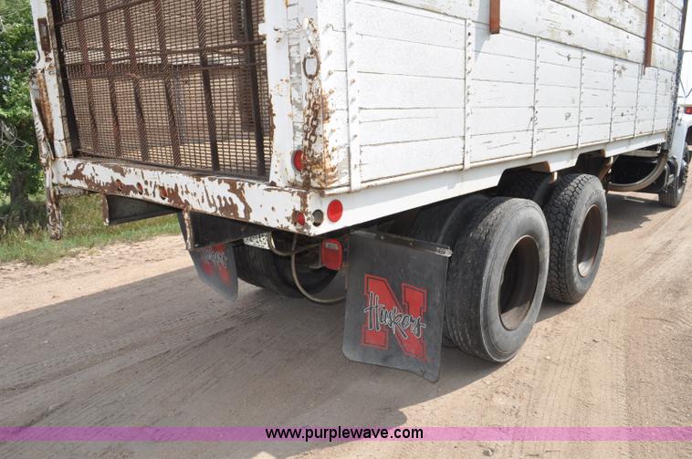 image for item G6148 1979 International 1854 dump truck