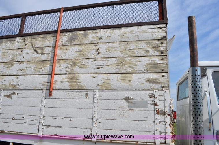 image for item G6148 1979 International 1854 dump truck