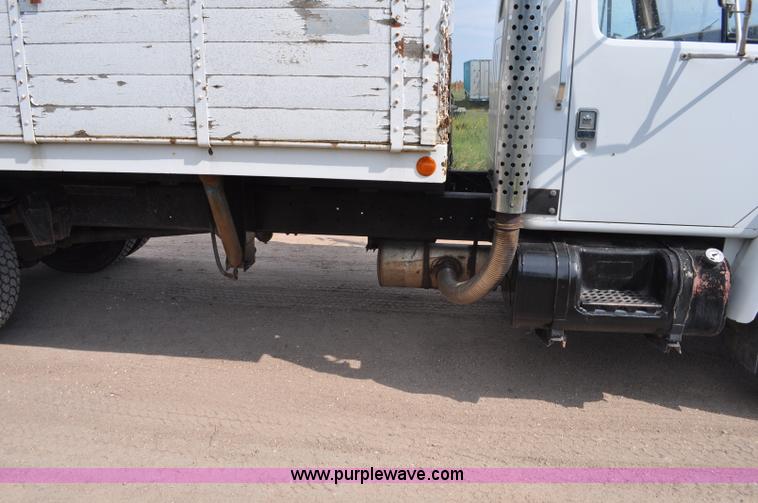 image for item G6148 1979 International 1854 dump truck