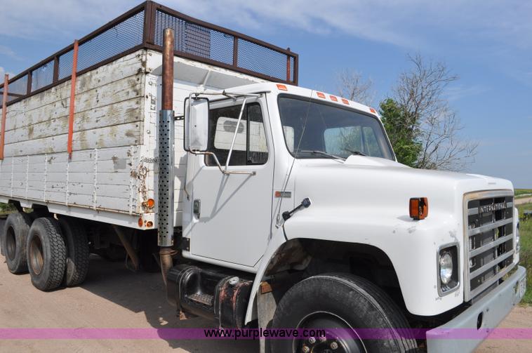 image for item G6148 1979 International 1854 dump truck