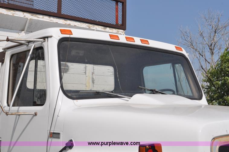 image for item G6148 1979 International 1854 dump truck