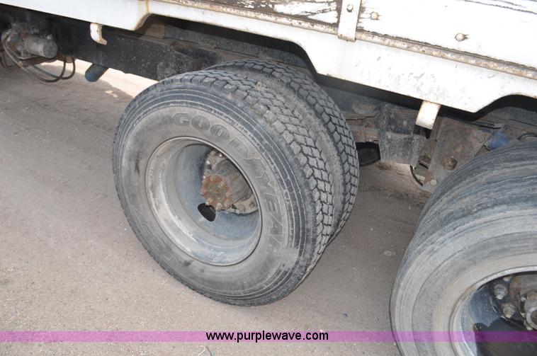 image for item G6148 1979 International 1854 dump truck