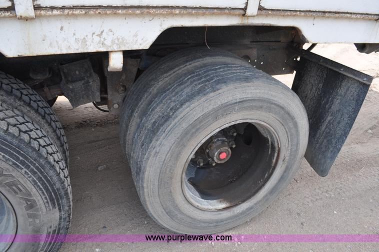 image for item G6148 1979 International 1854 dump truck