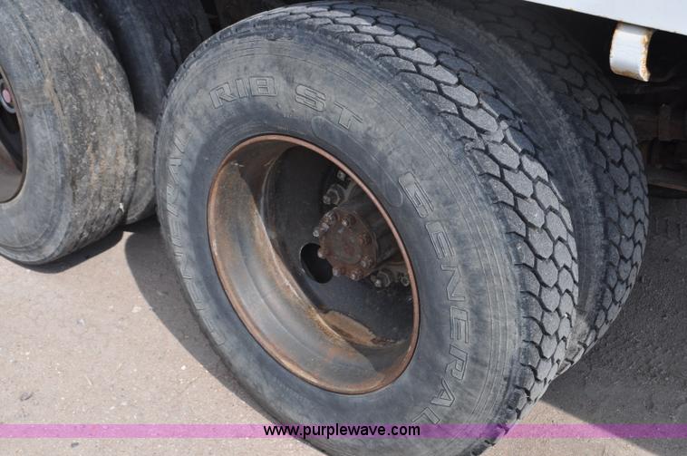 image for item G6148 1979 International 1854 dump truck