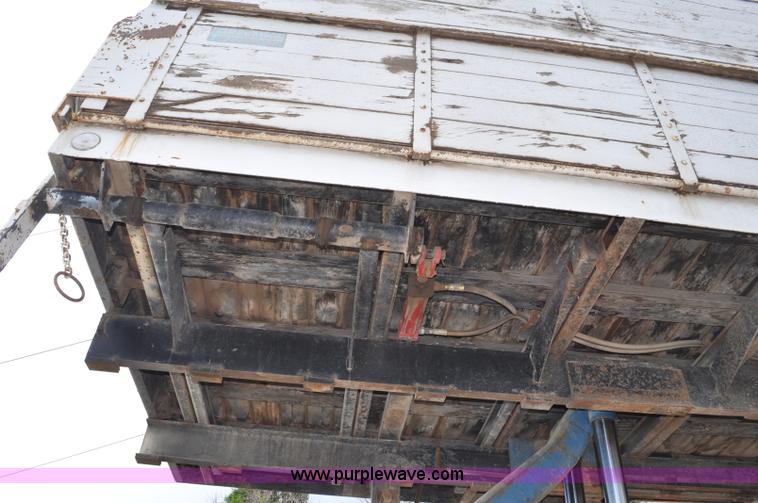 image for item G6148 1979 International 1854 dump truck