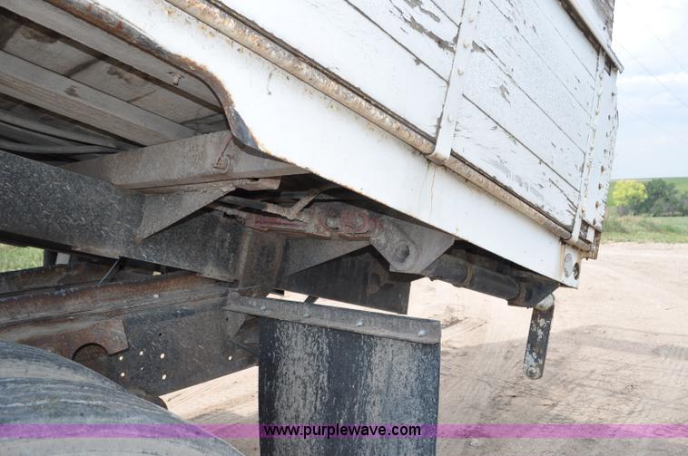image for item G6148 1979 International 1854 dump truck