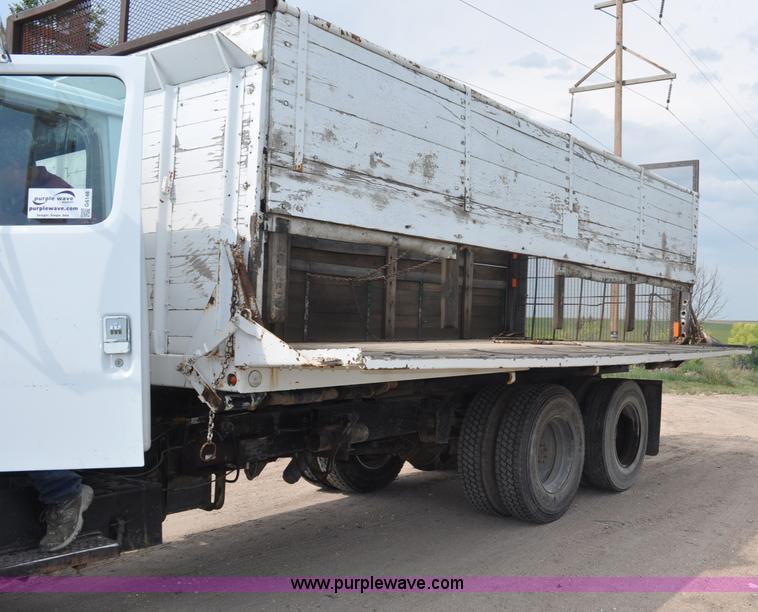 image for item G6148 1979 International 1854 dump truck
