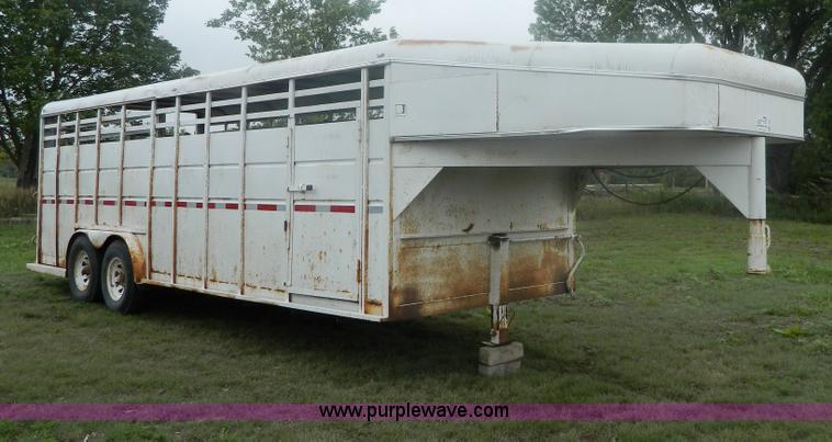 image for item G7987 1990 Circle S gooseneck stock trailer