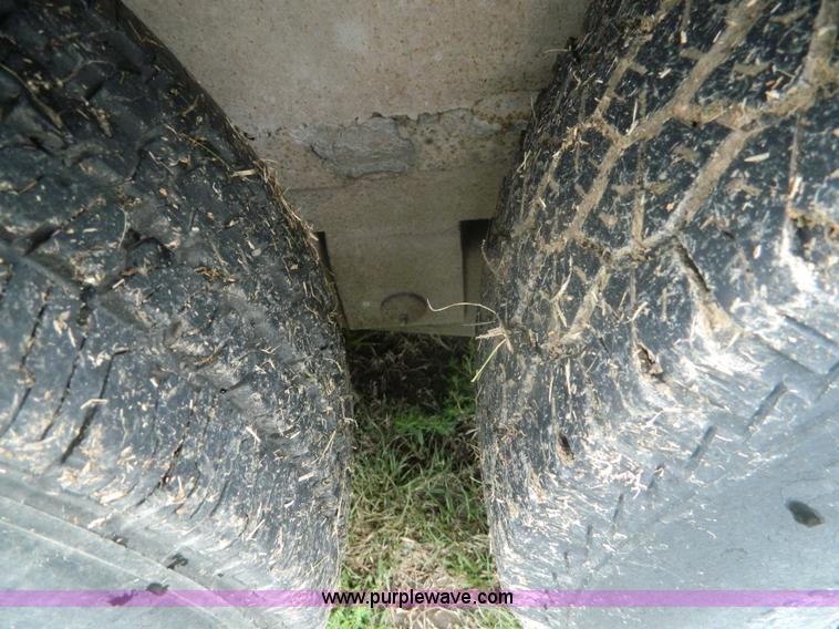 image for item G7987 1990 Circle S gooseneck stock trailer