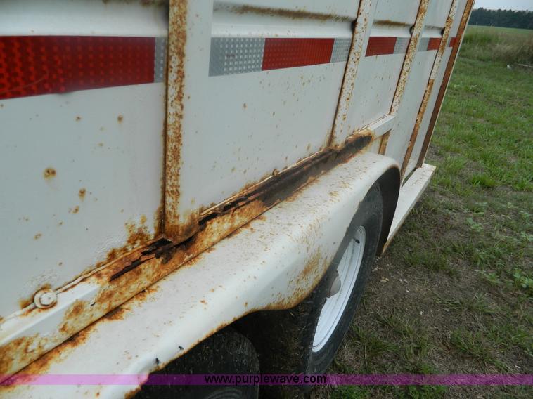 image for item G7987 1990 Circle S gooseneck stock trailer