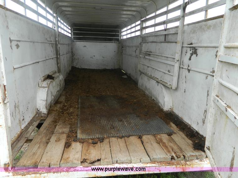 image for item G7987 1990 Circle S gooseneck stock trailer