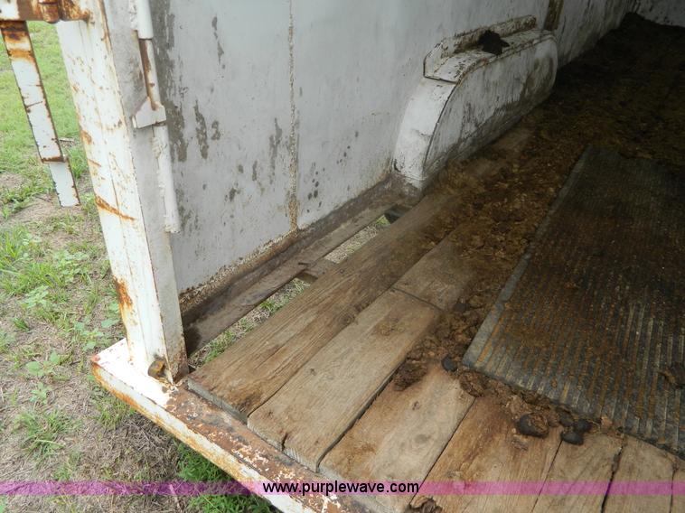 image for item G7987 1990 Circle S gooseneck stock trailer