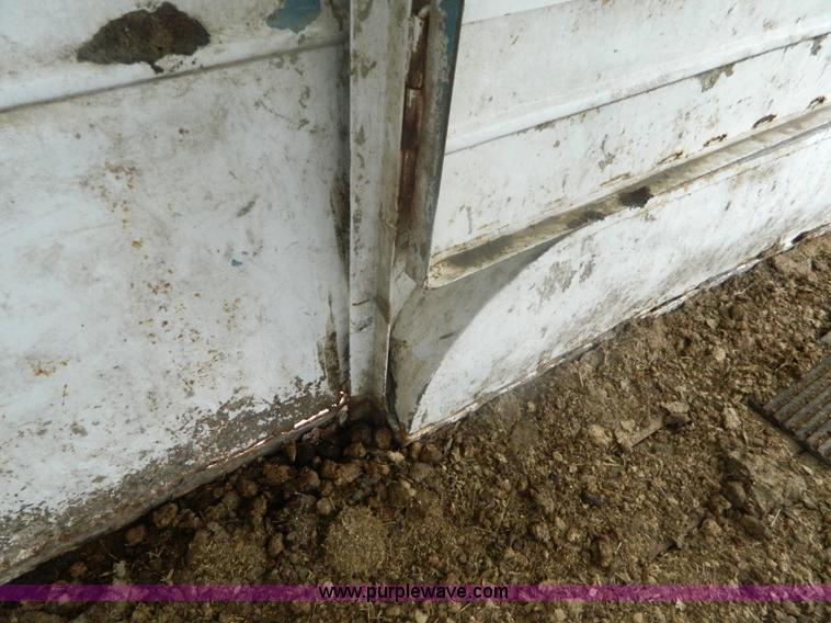 image for item G7987 1990 Circle S gooseneck stock trailer