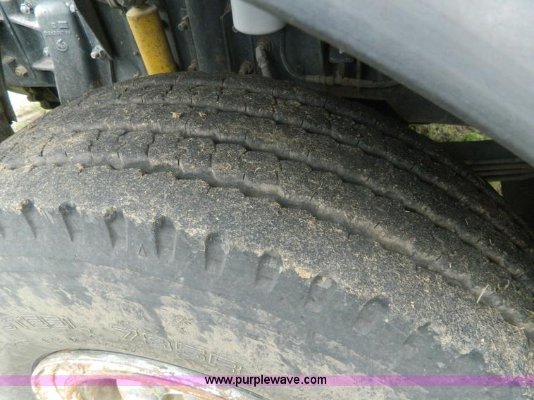 image for item G7989 1990 Mack MR690S semi truck