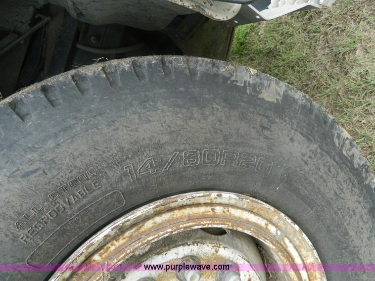 image for item G7989 1990 Mack MR690S semi truck