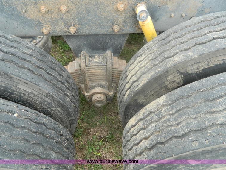 image for item G7989 1990 Mack MR690S semi truck