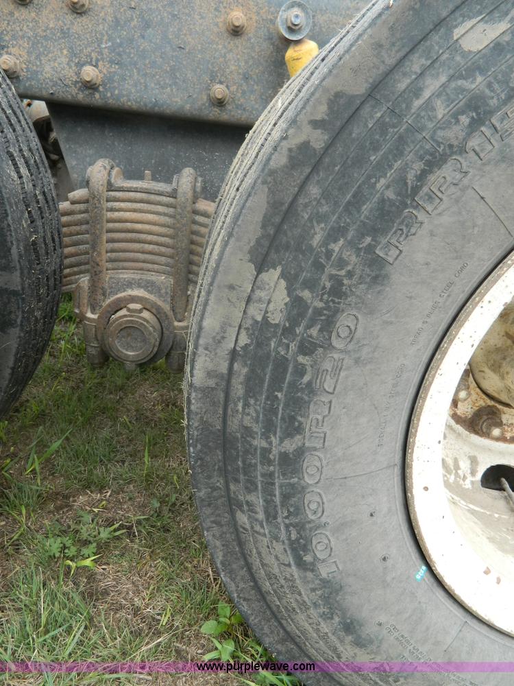 image for item G7989 1990 Mack MR690S semi truck