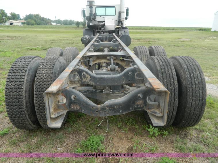 image for item G7989 1990 Mack MR690S semi truck