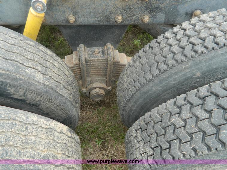 image for item G7989 1990 Mack MR690S semi truck