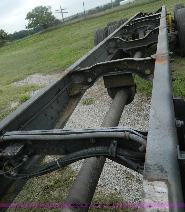 image for item G7989 1990 Mack MR690S semi truck