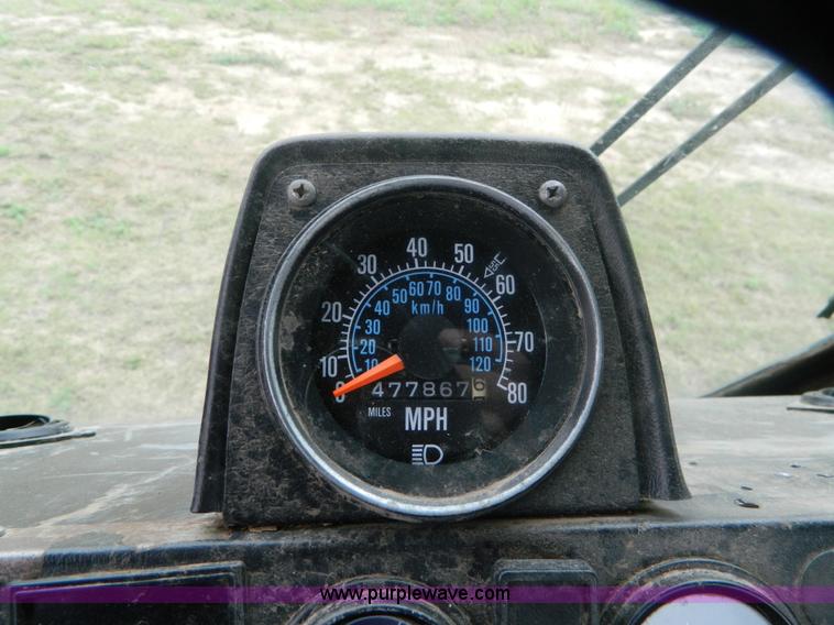 image for item G7989 1990 Mack MR690S semi truck