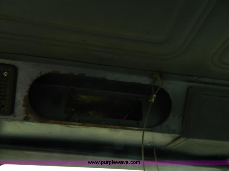 image for item G7989 1990 Mack MR690S semi truck