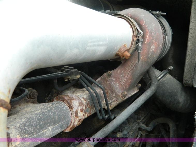 image for item G7989 1990 Mack MR690S semi truck