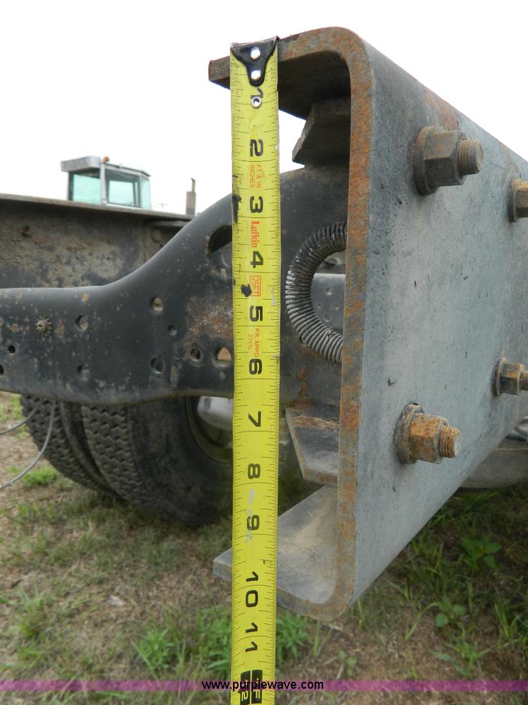 image for item G7989 1990 Mack MR690S semi truck