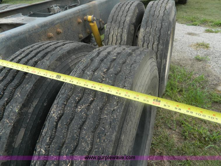 image for item G7989 1990 Mack MR690S semi truck