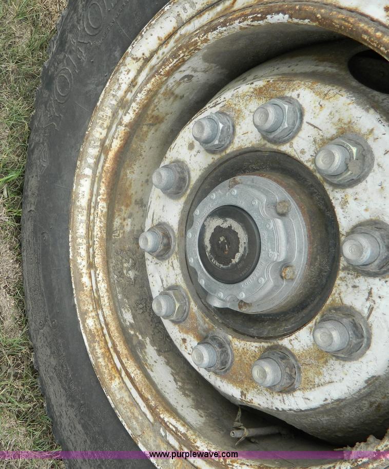 image for item G7989 1990 Mack MR690S semi truck