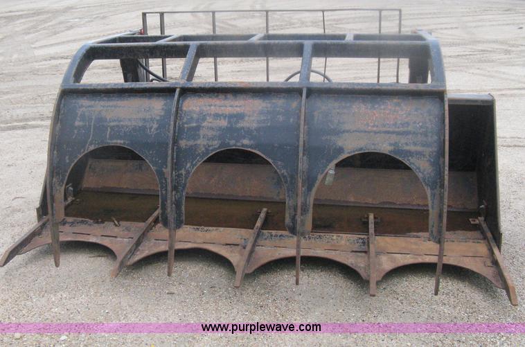 image for item H6464 Quick attach 8' forked grapple bucket