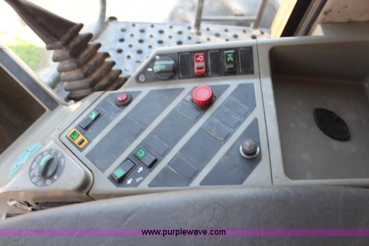 image for item H6537 1999 Caterpillar Lexion 480 RWA combine