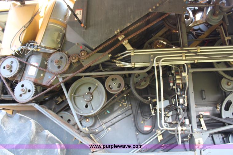 image for item H6537 1999 Caterpillar Lexion 480 RWA combine