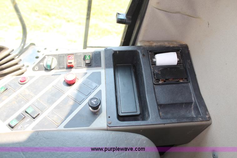 image for item H6539 1998 Caterpillar Lexion 460 RWA combine