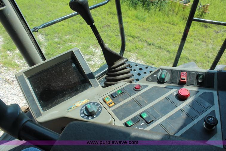 image for item H6539 1998 Caterpillar Lexion 460 RWA combine