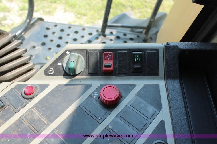 image for item H6539 1998 Caterpillar Lexion 460 RWA combine