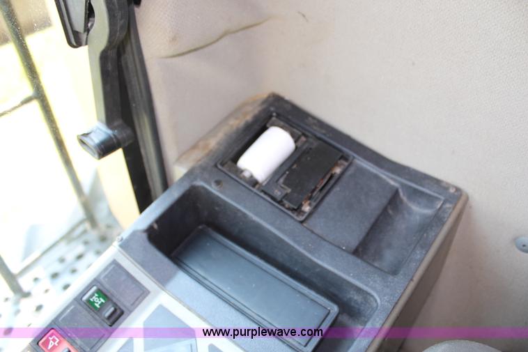 image for item H6539 1998 Caterpillar Lexion 460 RWA combine