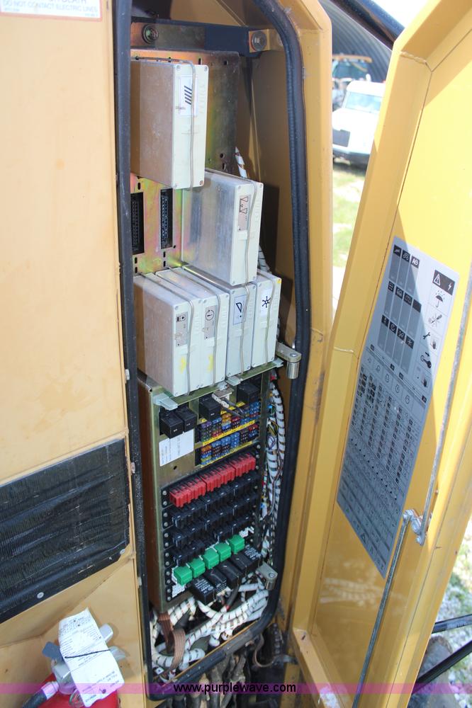 image for item H6539 1998 Caterpillar Lexion 460 RWA combine