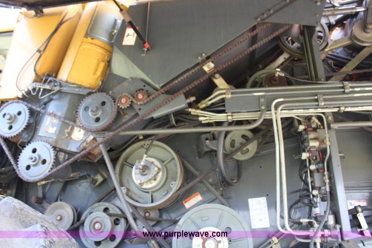 image for item H6539 1998 Caterpillar Lexion 460 RWA combine