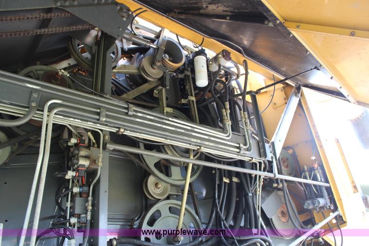 image for item H6539 1998 Caterpillar Lexion 460 RWA combine