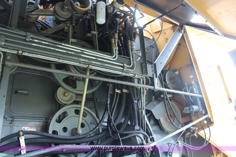 image for item H6539 1998 Caterpillar Lexion 460 RWA combine