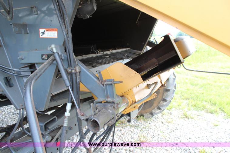 image for item H6539 1998 Caterpillar Lexion 460 RWA combine