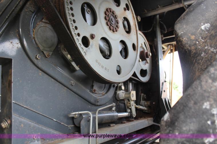 image for item H6539 1998 Caterpillar Lexion 460 RWA combine