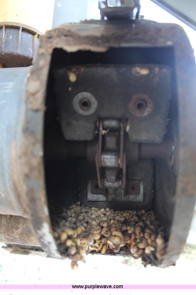 image for item H6539 1998 Caterpillar Lexion 460 RWA combine