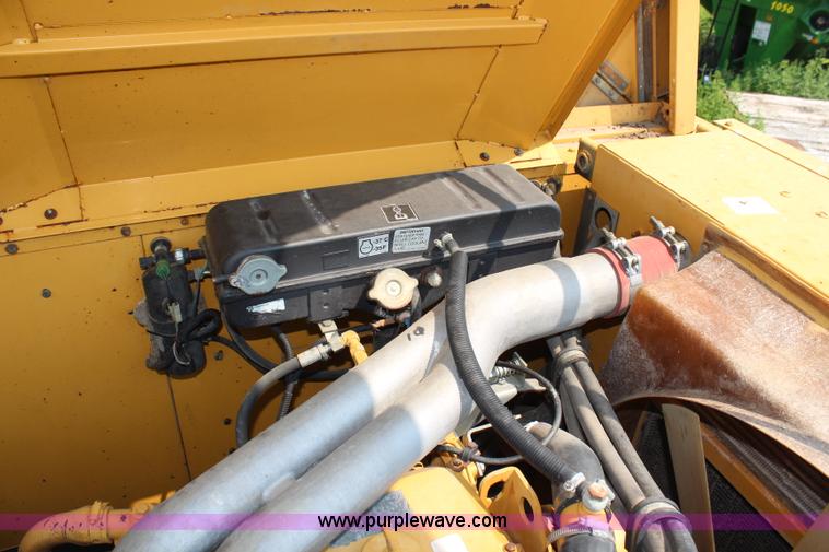 image for item H6539 1998 Caterpillar Lexion 460 RWA combine